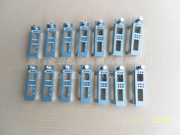 機箱面板10